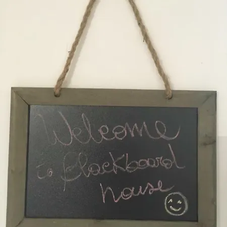 Blackboard House Гостьовий будинок Барі