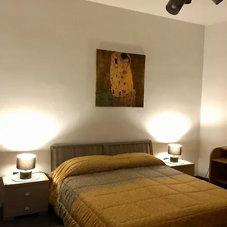 Blackboard House * Барі