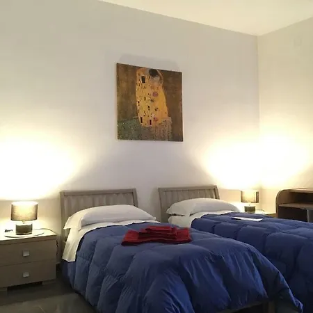 Blackboard House Гостьовий будинок Барі